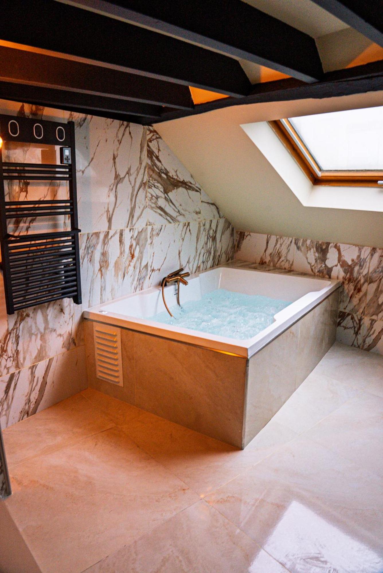 La Marble Room - Suite Balneo & Sauna Angers Exterior foto